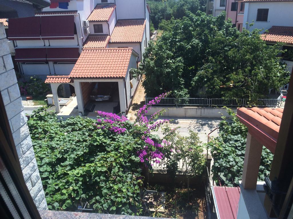 Apartments Sasha Pula Bagian luar foto
